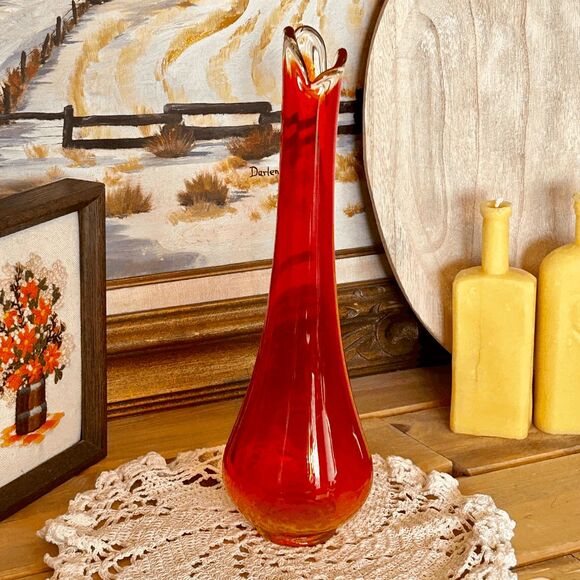 L.E. Smith Glass Smoothie Bud Vase - Amberina Pedestal Vase - Mid-Century Modern - Picture 6 of 6